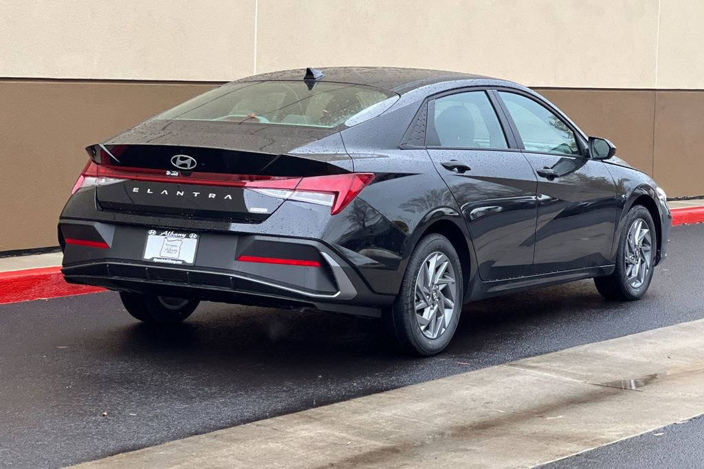 New 2026 Hyundai Elantra Blue image 5