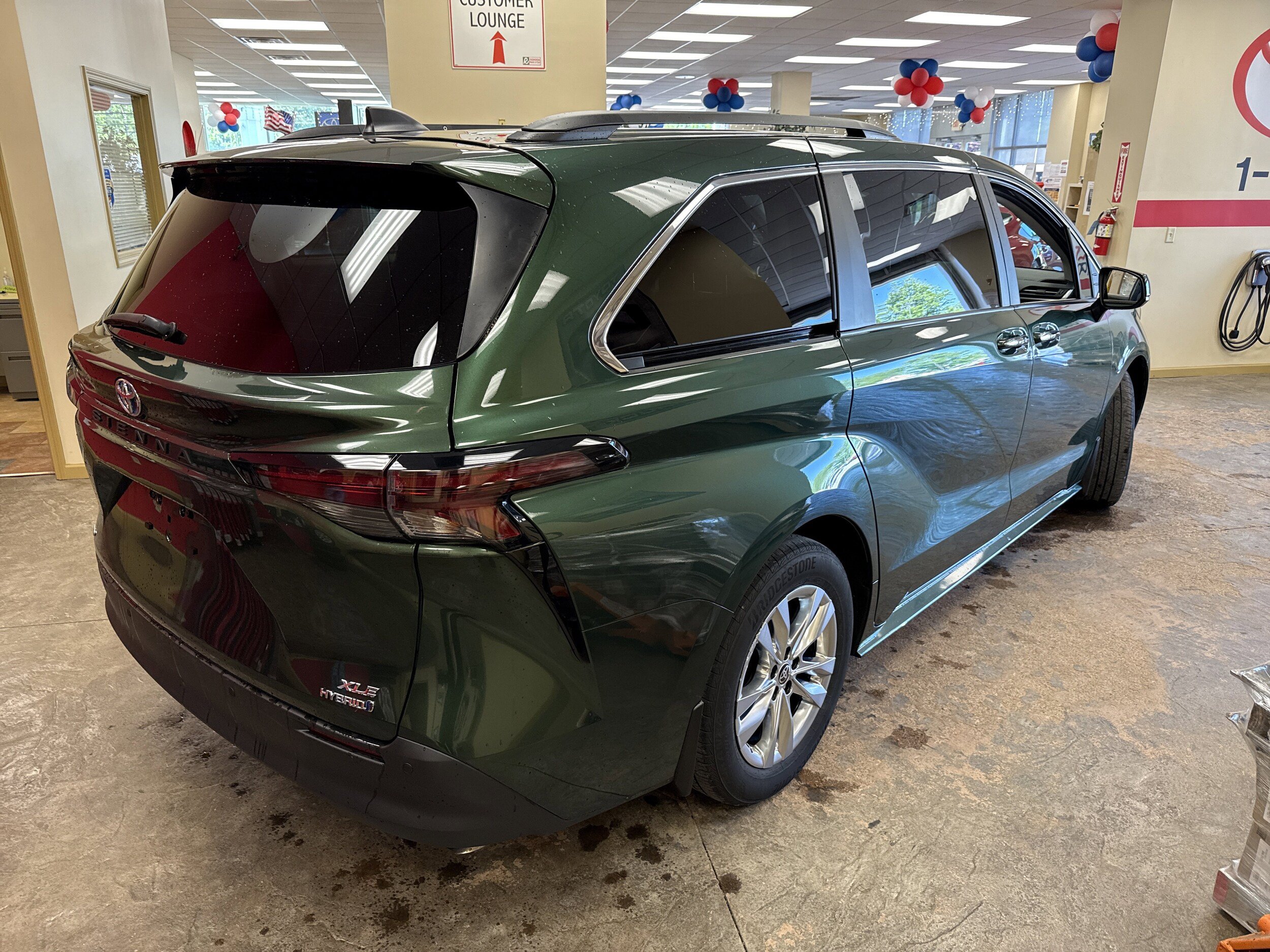 Used 2024 Toyota Sienna XLE w/ XLE Plus Package AWD/4WD image 12