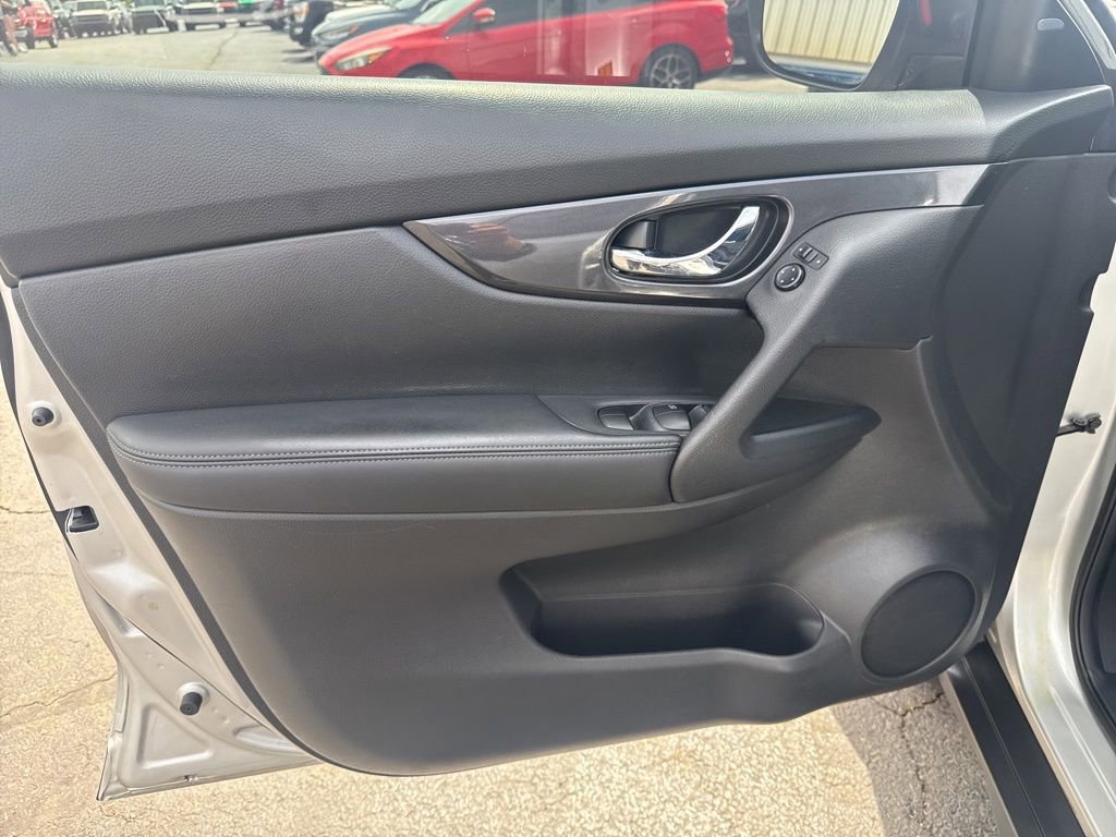 Used 2017 Nissan Rogue SV w/ SV Premium Package AWD/4WD image 19