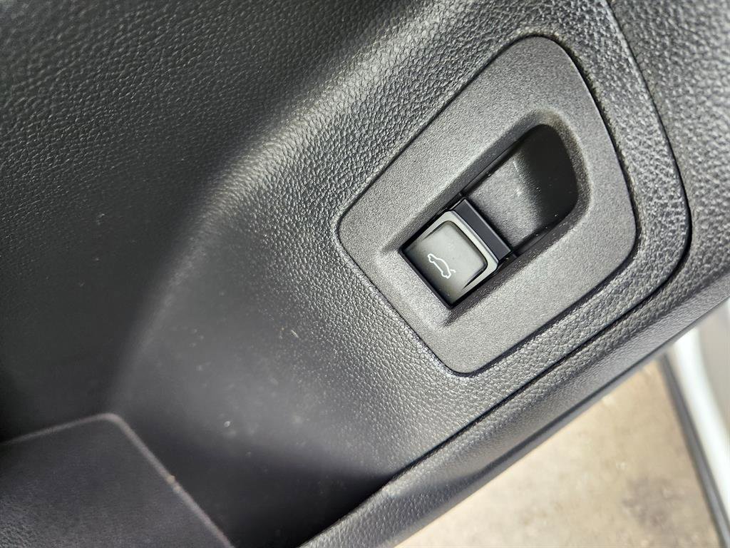 Certified 2022 Volkswagen Atlas Cross Sport SEL Premium R-Line image 35