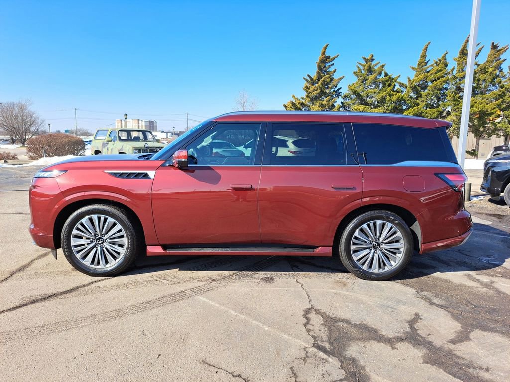 Used 2025 INFINITI QX80 Sensory image 2