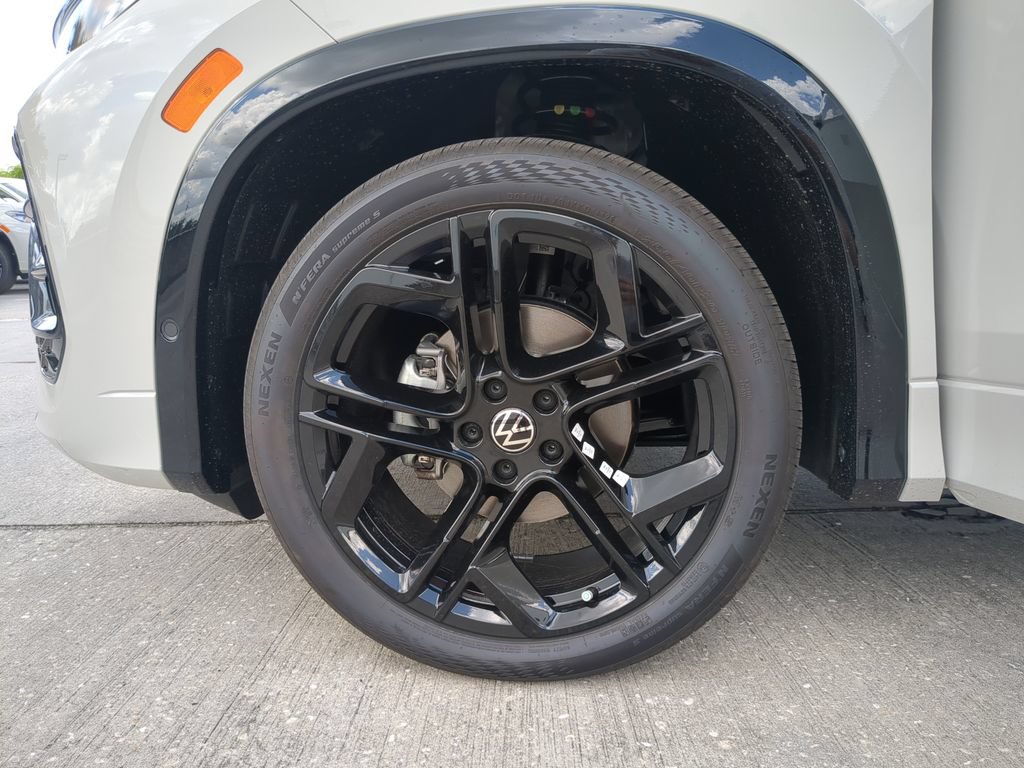 New 2026 Volkswagen Tiguan SE R-Line FWD image 32
