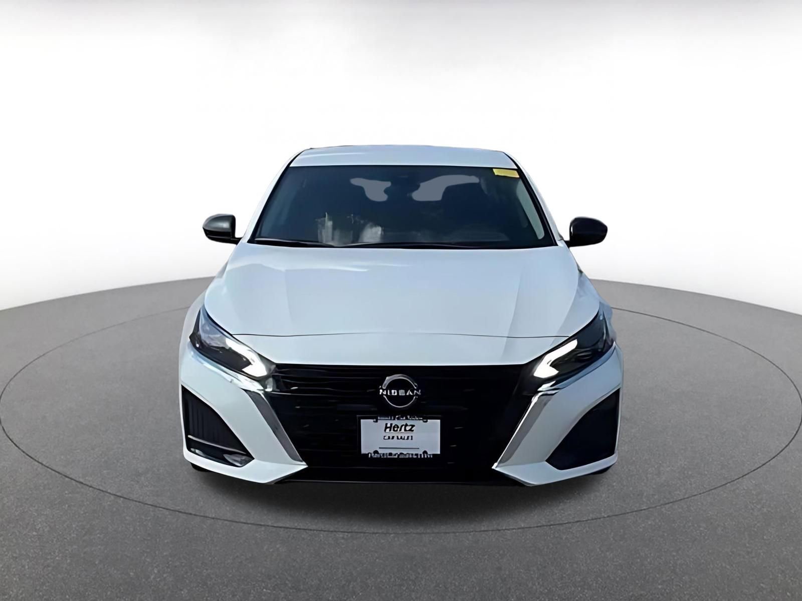 Used 2025 Nissan Altima 2.5 SV FWD image 4