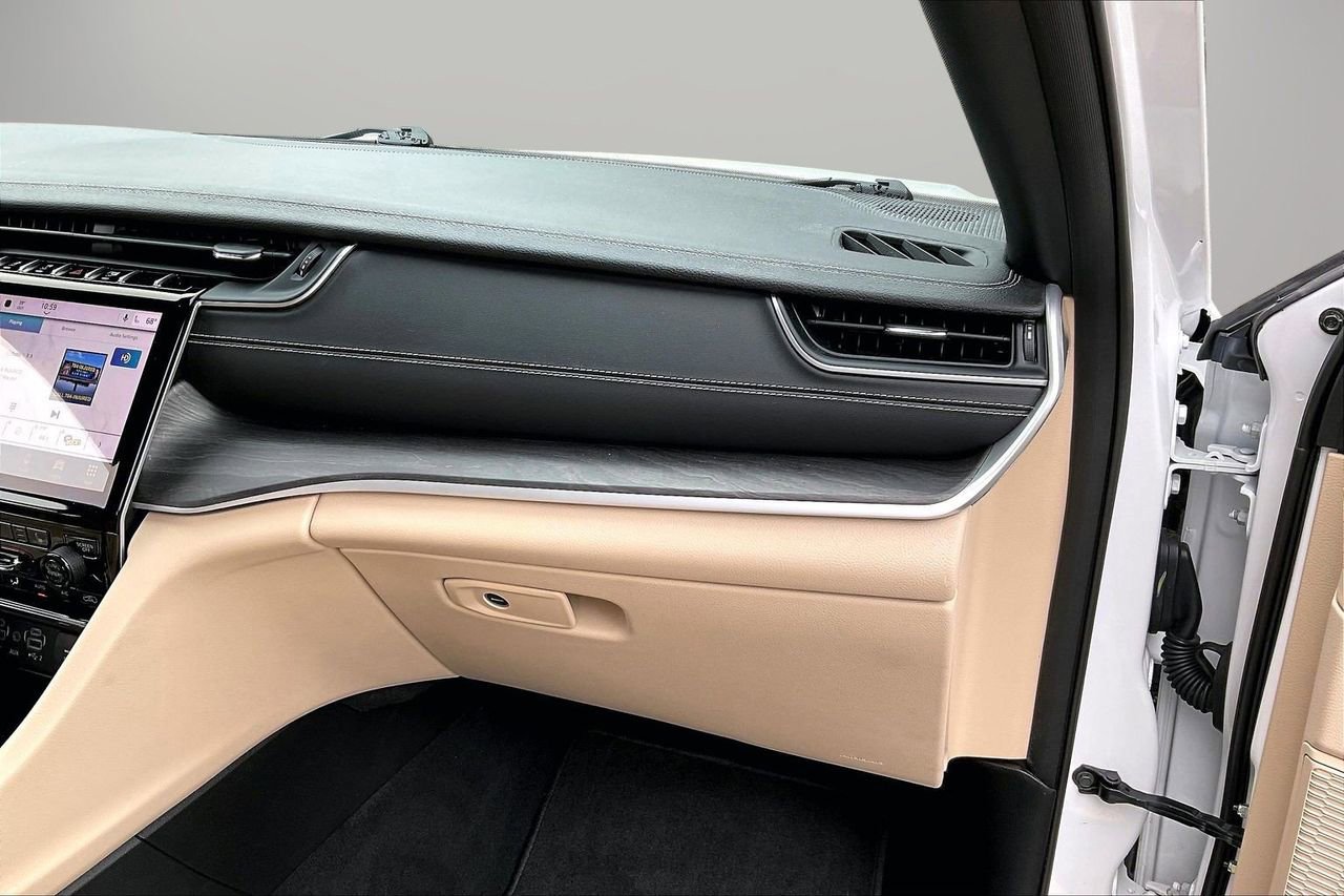 Certified 2023 Jeep Grand Cherokee Limited w/ MOPAR Finishing Package image 22