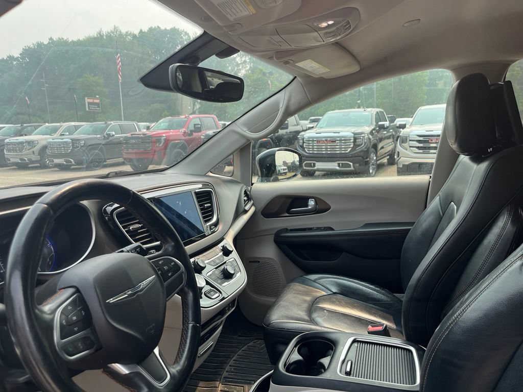 Used 2017 Chrysler Pacifica Touring-L Plus FWD image 22