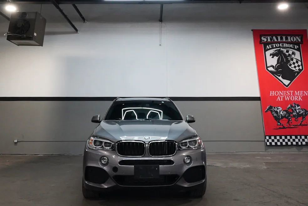 Used 2018 BMW X5 xDrive35i w/ M Sport Package image 3