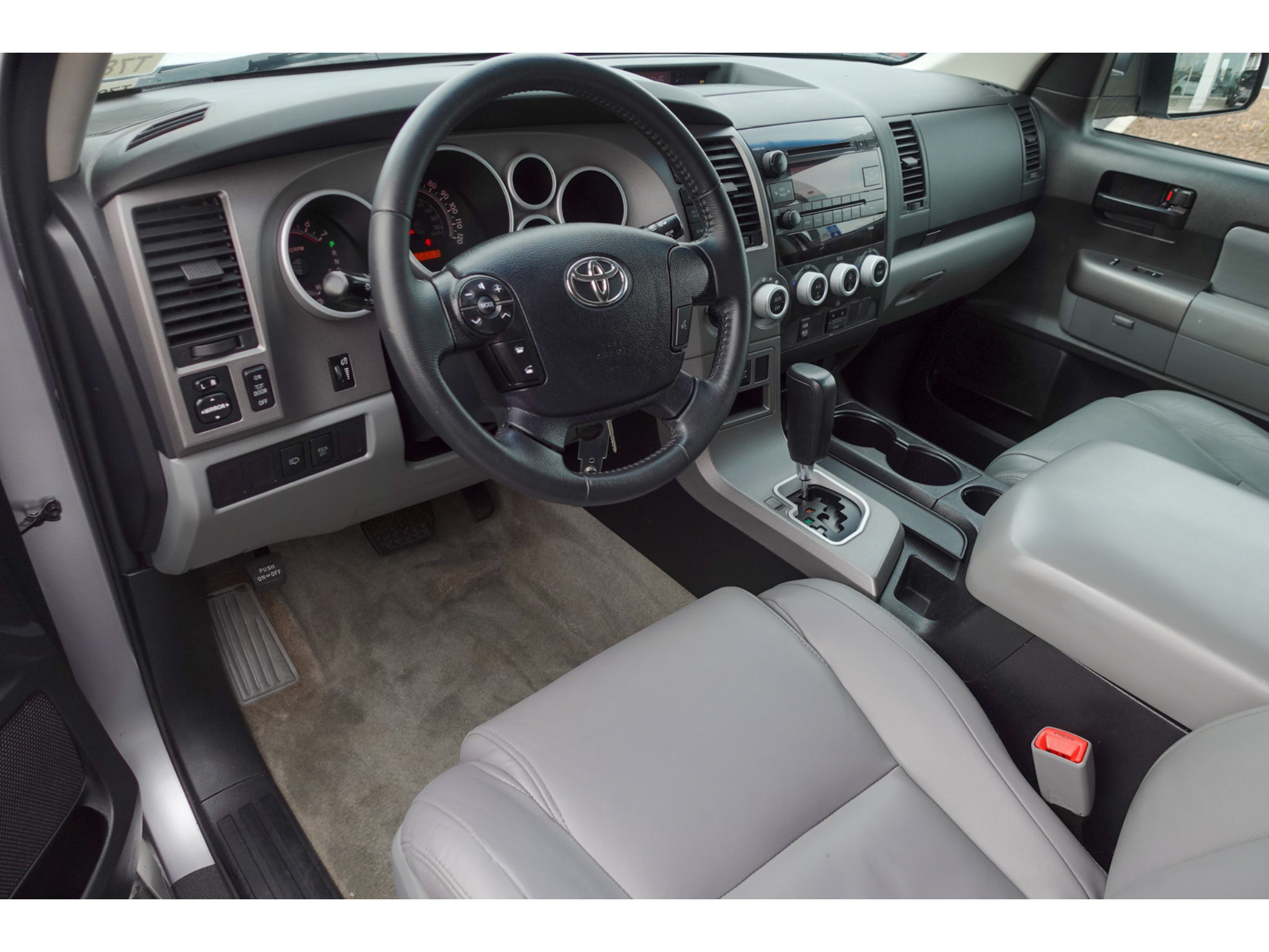 Used 2011 Toyota Sequoia SR5 AWD/4WD image 9