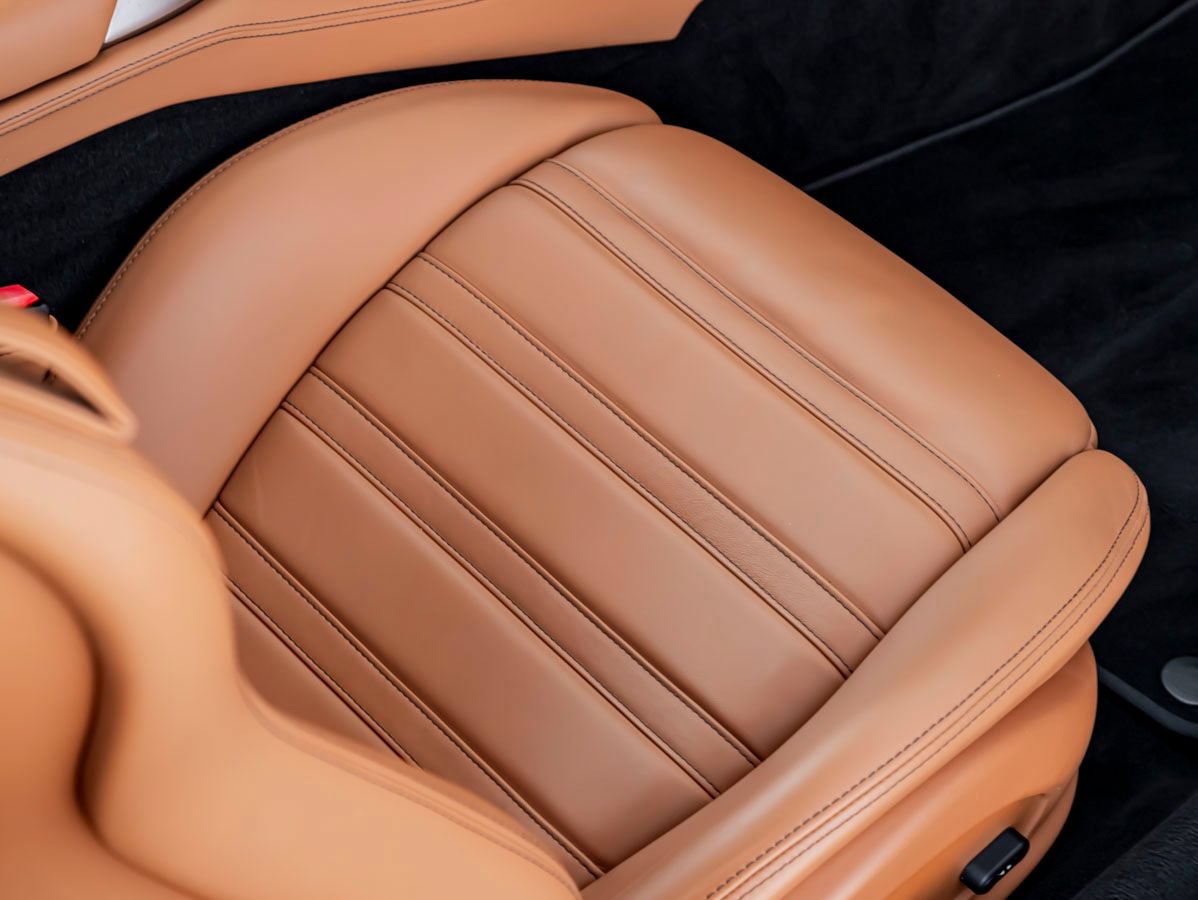 Used 2010 Ferrari California RWD image 37