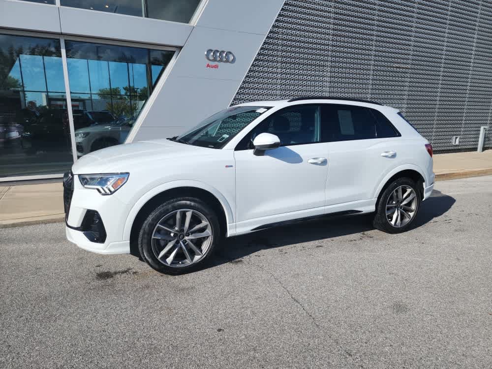 Used 2024 Audi Q3 2.0T Premium Plus AWD/4WD image 1