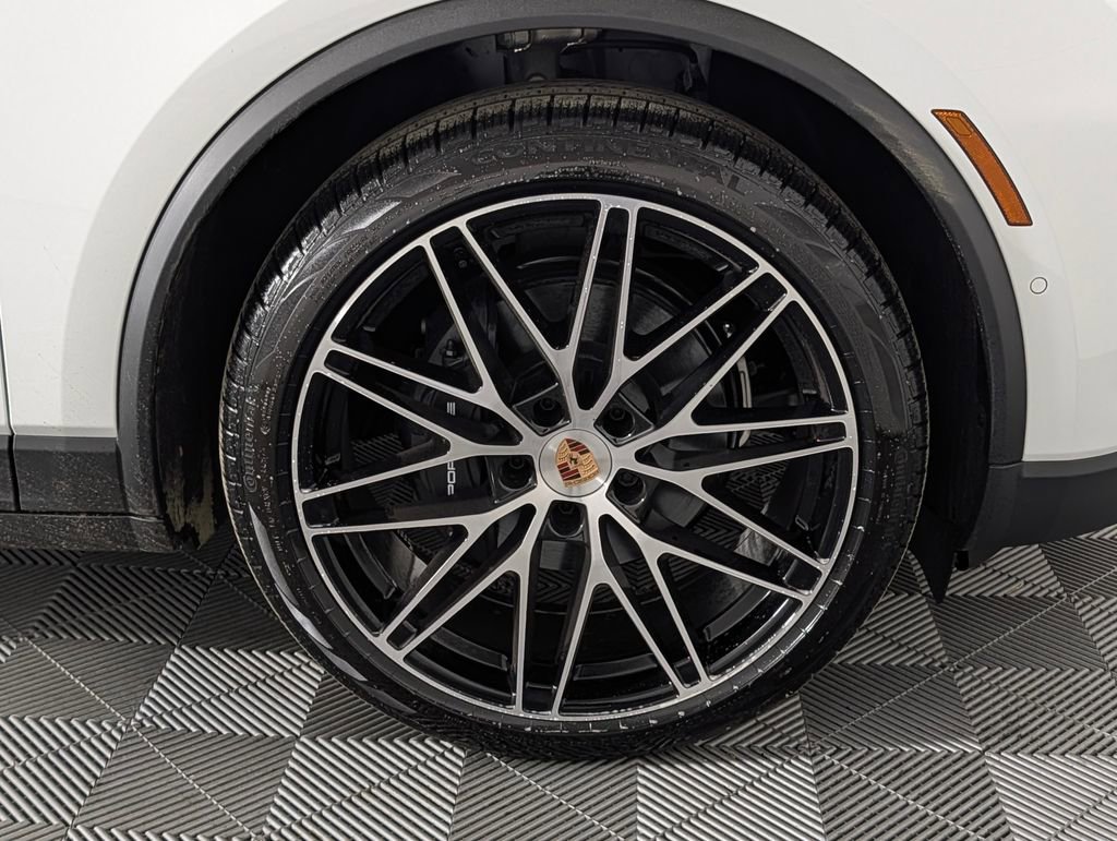 New 2026 Porsche Macan 4 Electric image 14