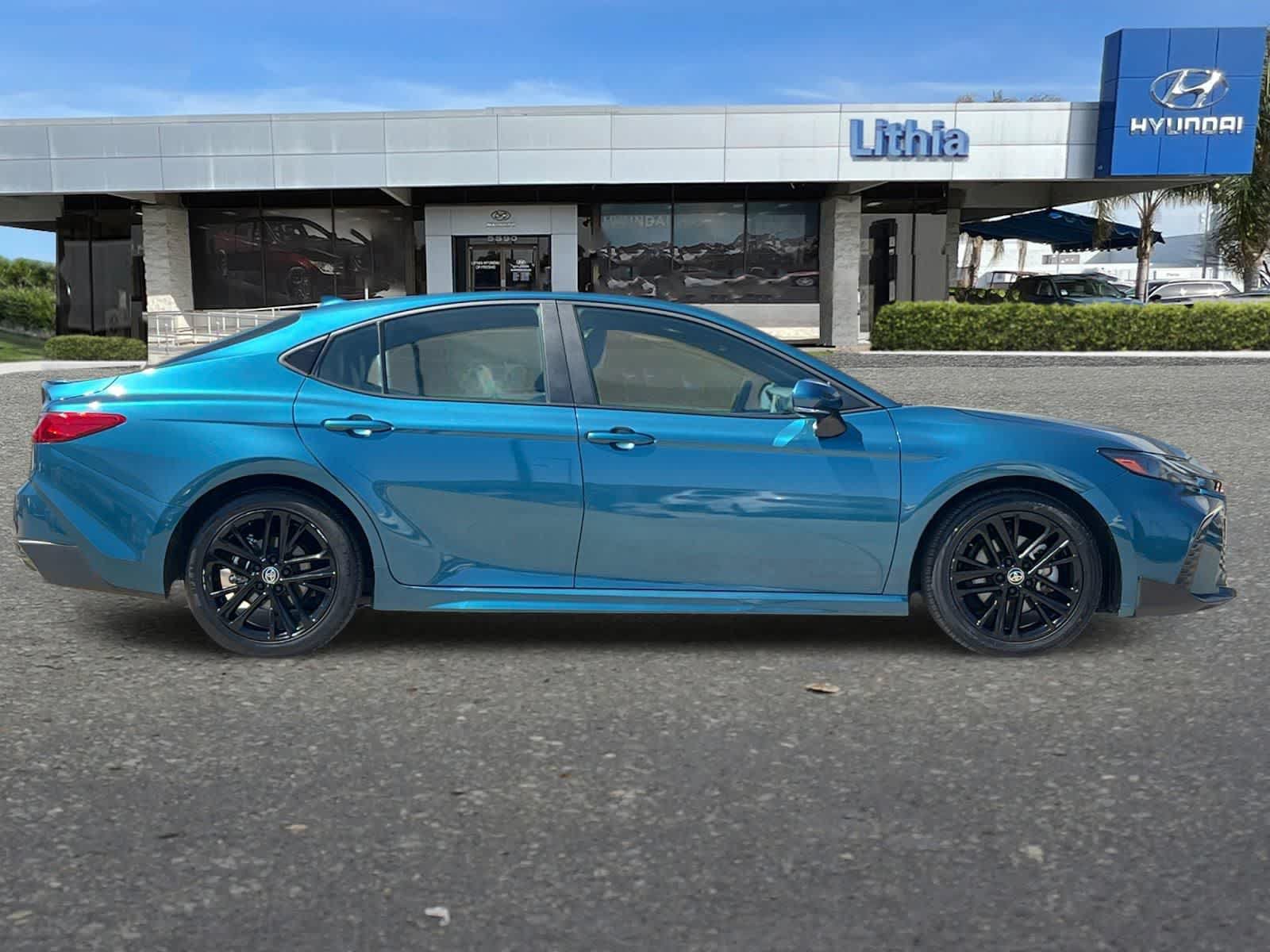 Used 2025 Toyota Camry SE FWD image 9