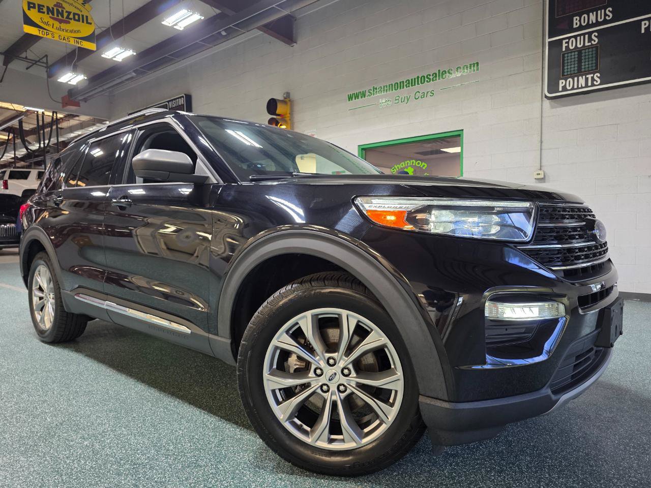 Used 2021 Ford Explorer XLT w/ Equipment Group 202A AWD/4WD image 14