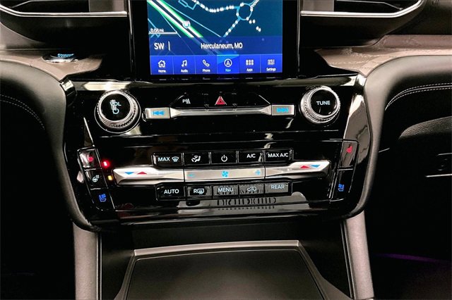 Used 2024 Ford Explorer Platinum w/ Technology Package image 27