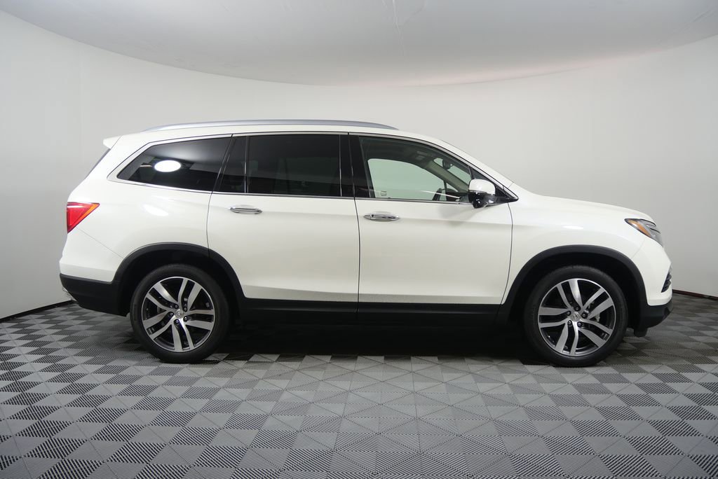 Used 2017 Honda Pilot Touring image 2