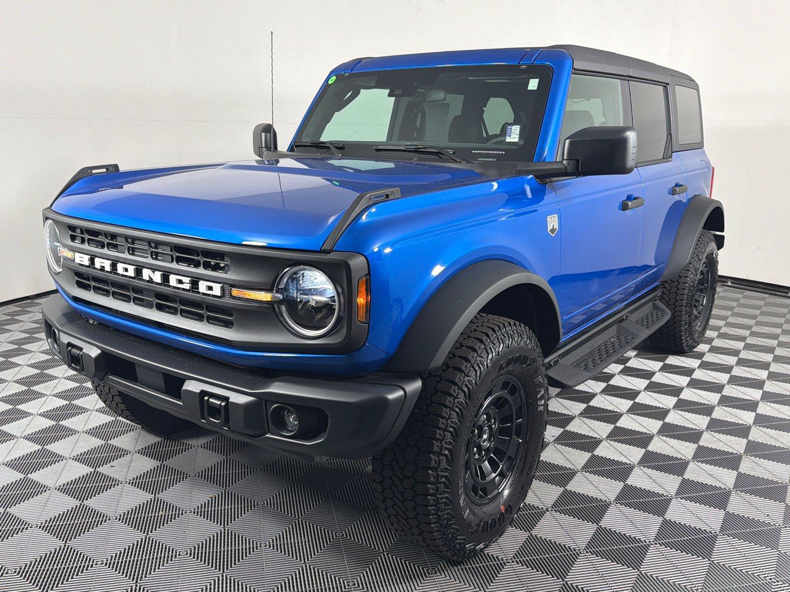 New 2026 Ford Bronco Big Bend w/ Black Diamond Package AWD/4WD image 3