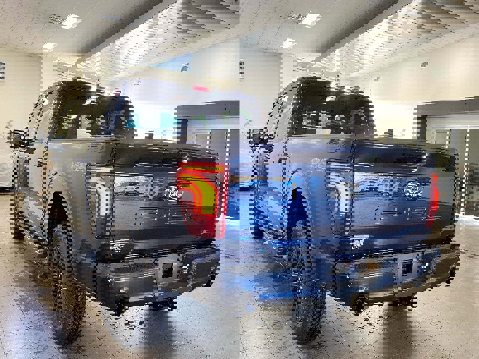 New 2025 Ford F150 Lariat w/ Equipment Group 501A Mid image 5