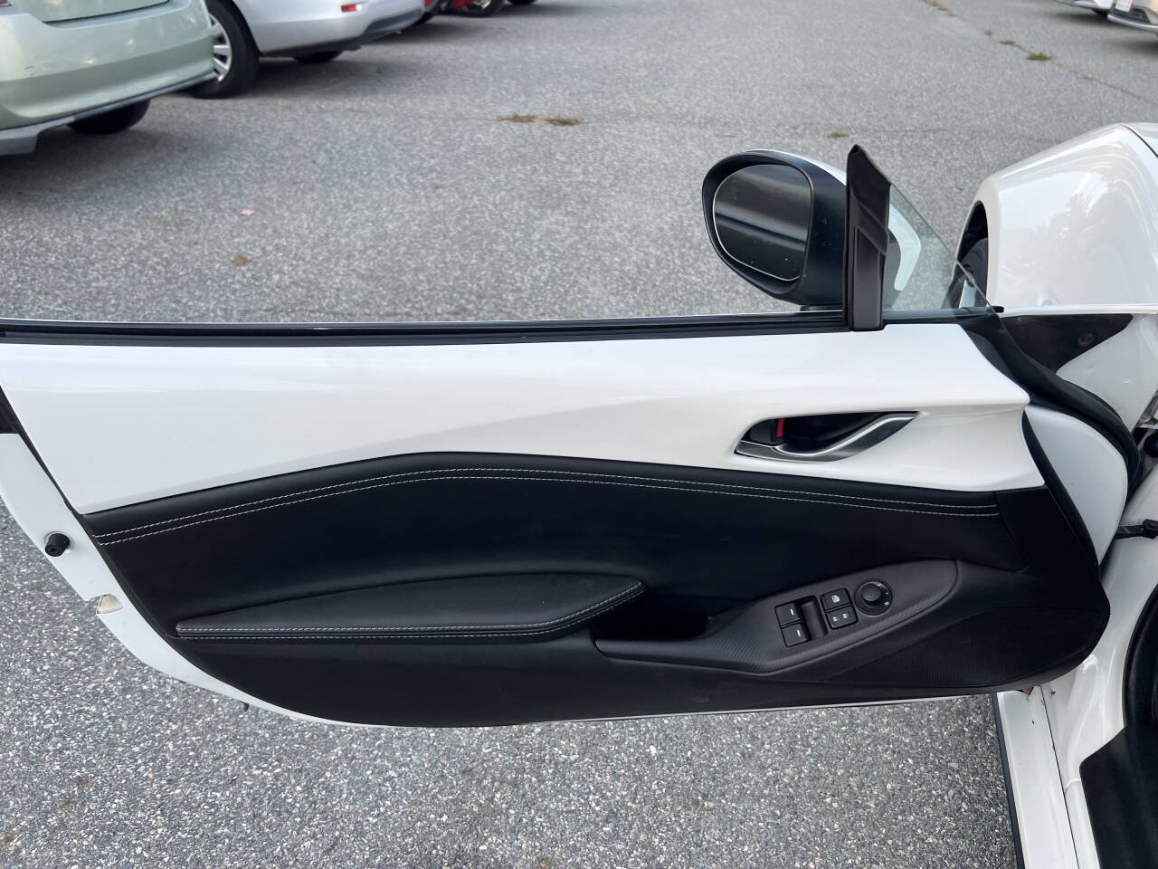 Used 2020 MAZDA MX-5 Miata RF Grand Touring RWD image 14