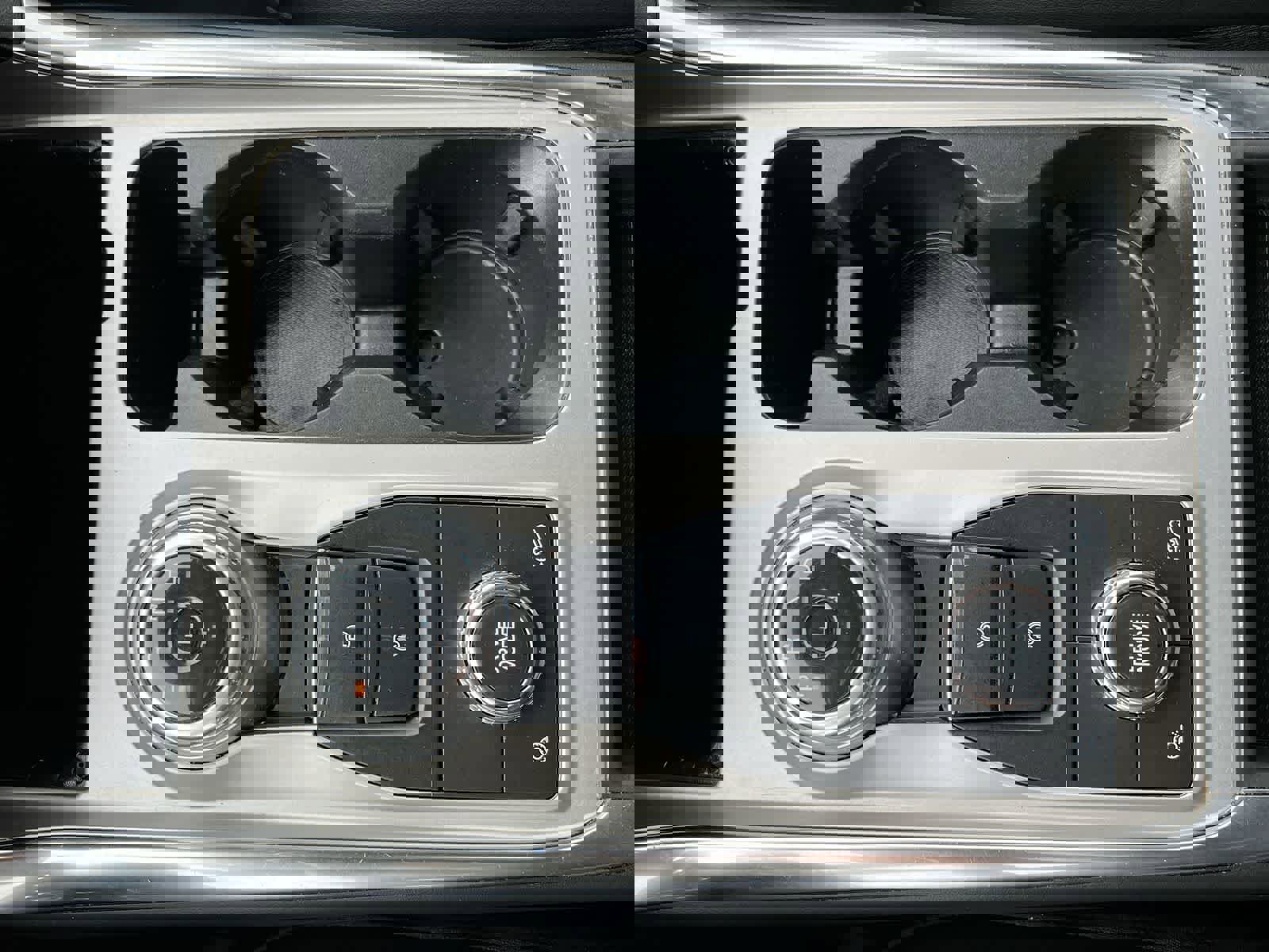 Used 2022 Ford Explorer XLT w/ Equipment Group 202A AWD/4WD image 31