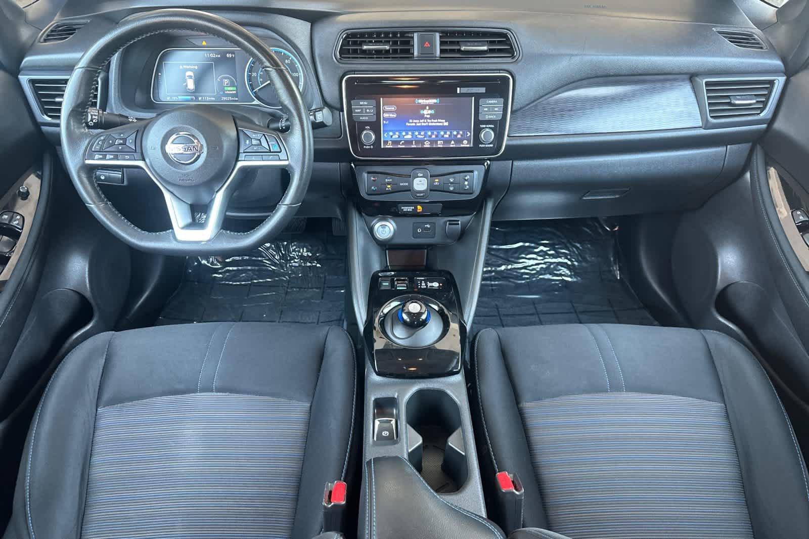 Used 2018 Nissan Leaf SV w/ SV Technology Package FWD image 3