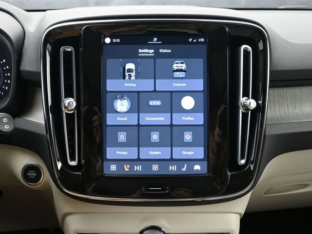 Used 2023 Volvo XC40 B5 Ultimate w/ Climate Package image 15