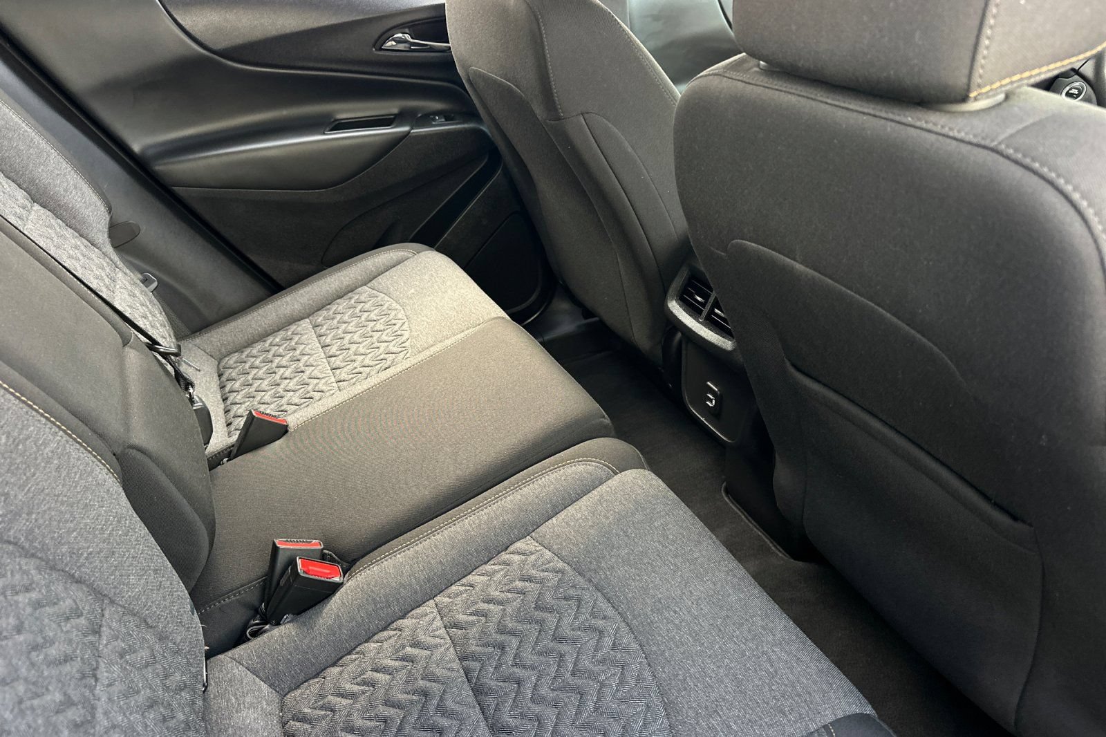 Used 2024 Chevrolet Equinox LT FWD image 19
