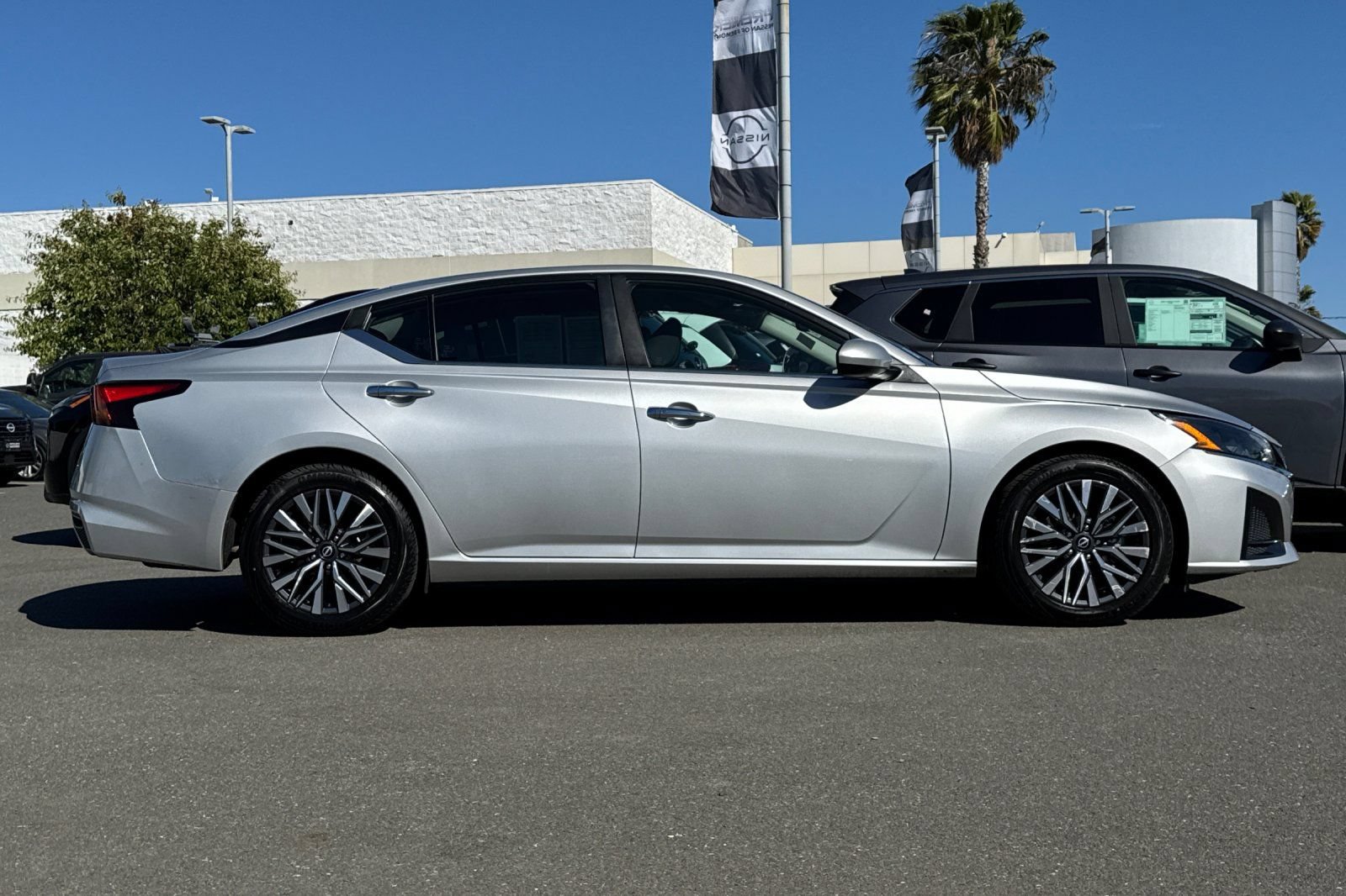 Certified 2023 Nissan Altima 2.5 SV FWD image 3