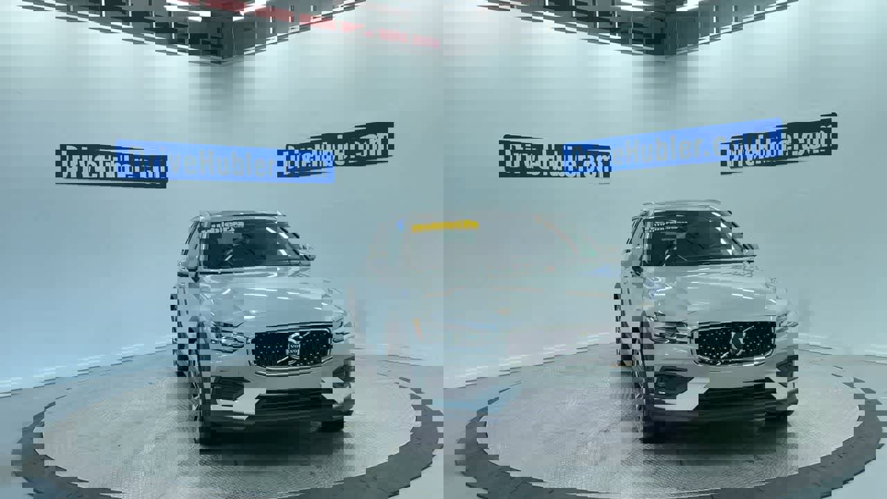 Used 2025 Volvo V60 B5 Cross Country Plus image 5