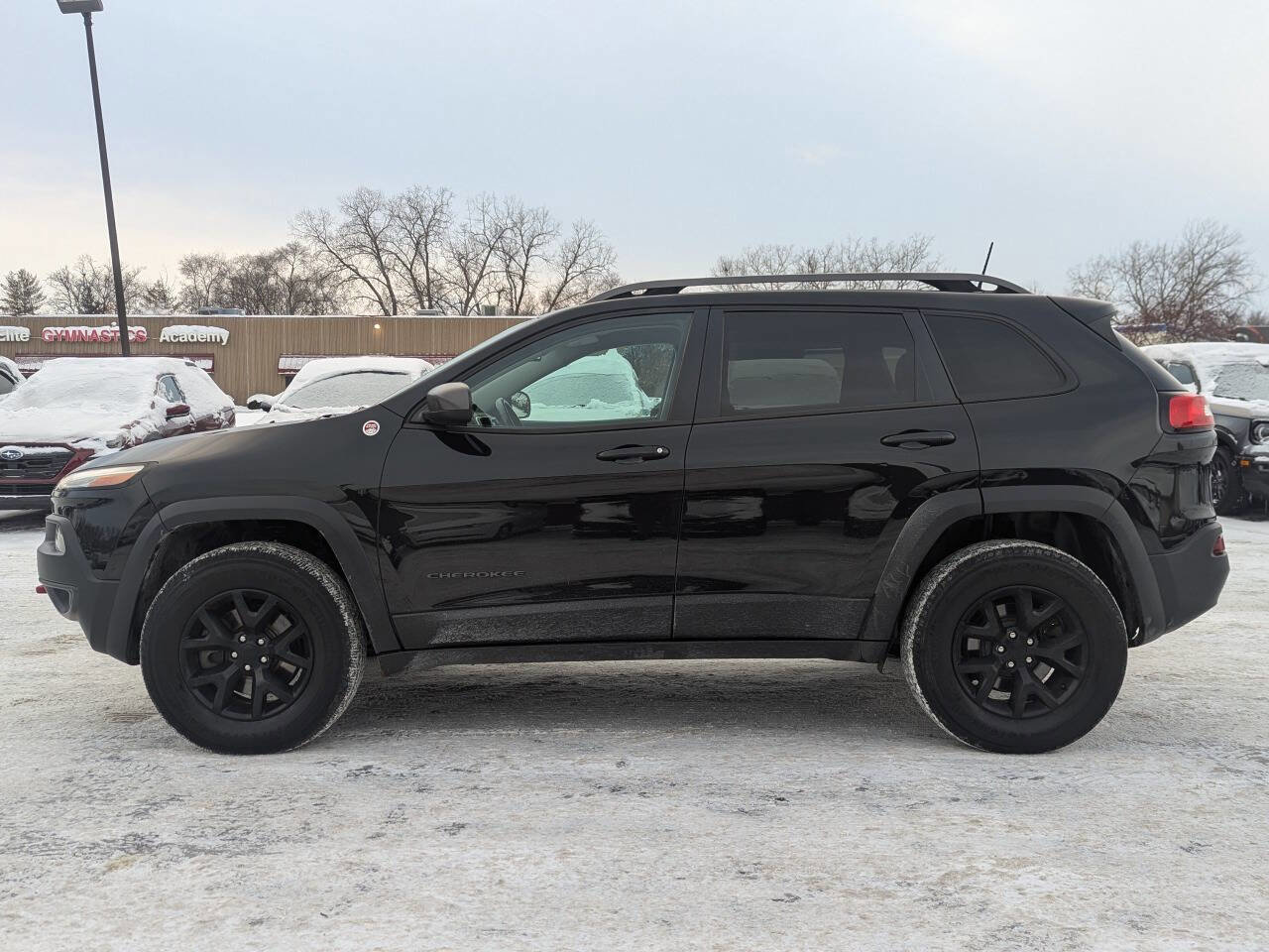 Used 2016 Jeep Cherokee Trailhawk w/ Cold Weather Group image 9