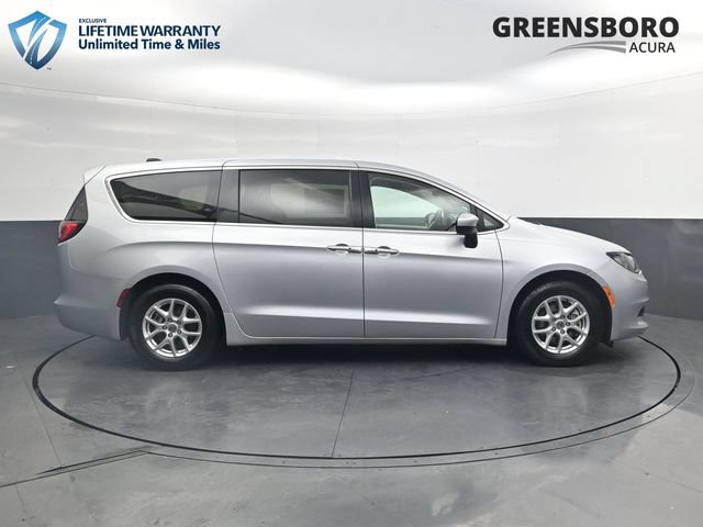 Used 2023 Chrysler Voyager LX FWD image 4