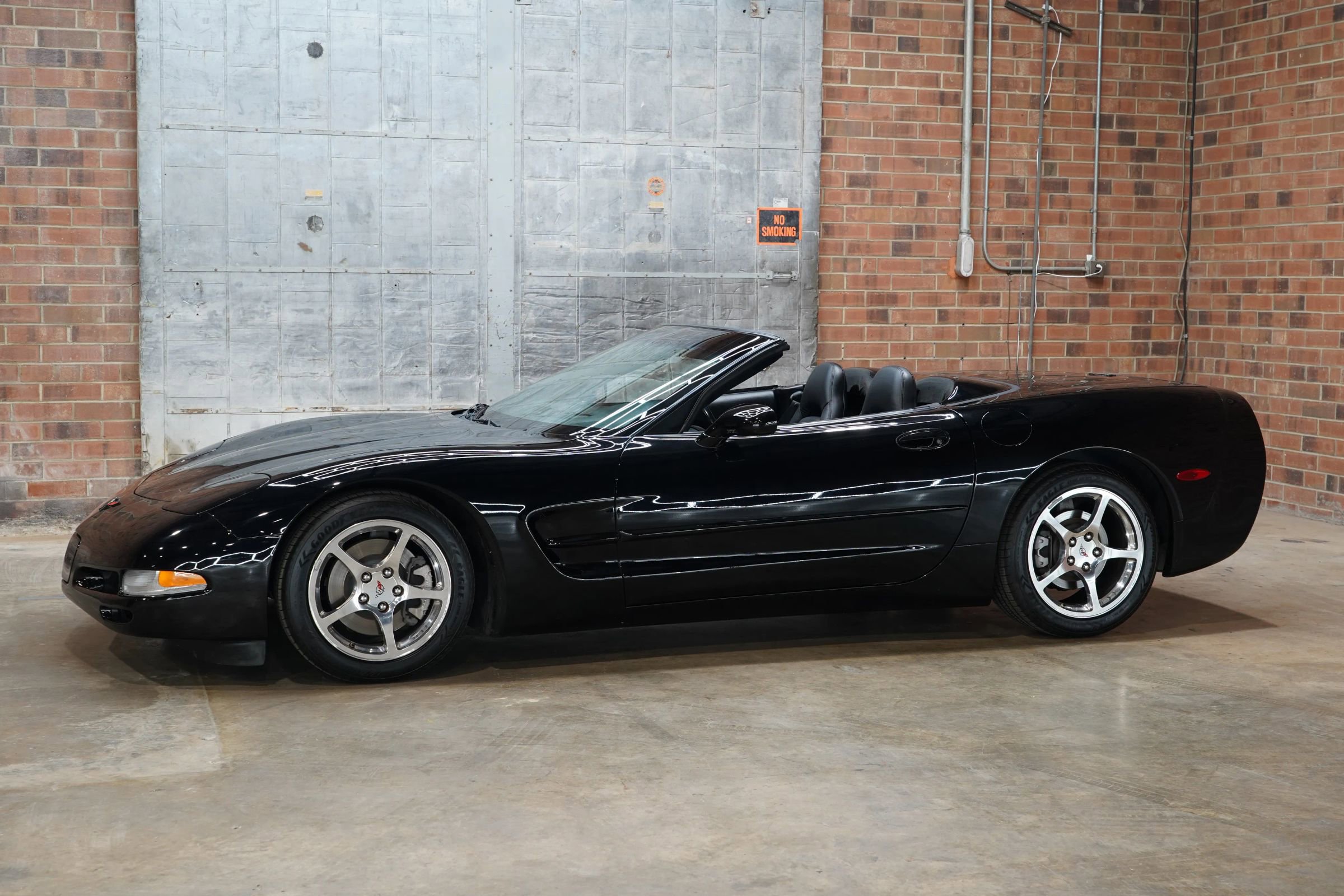 Used 2004 Chevrolet Corvette Convertible w/ Preferred Equipment Group image 10