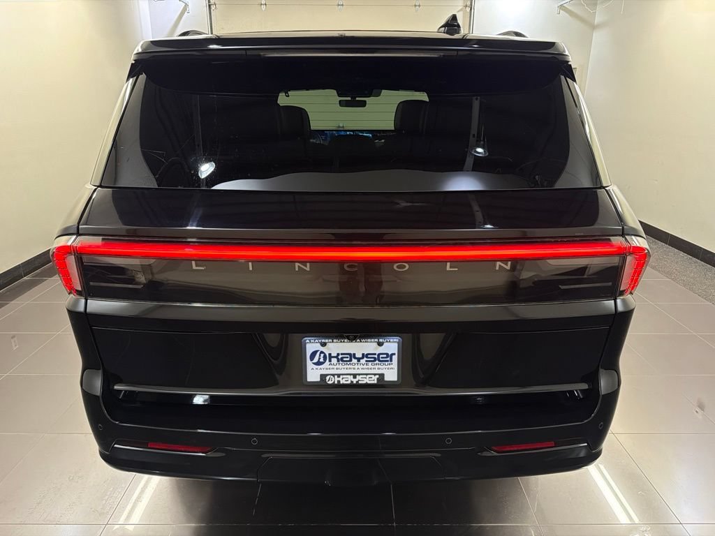 New 2026 Lincoln Navigator Reserve w/ Jet Appearance Package AWD/4WD image 5