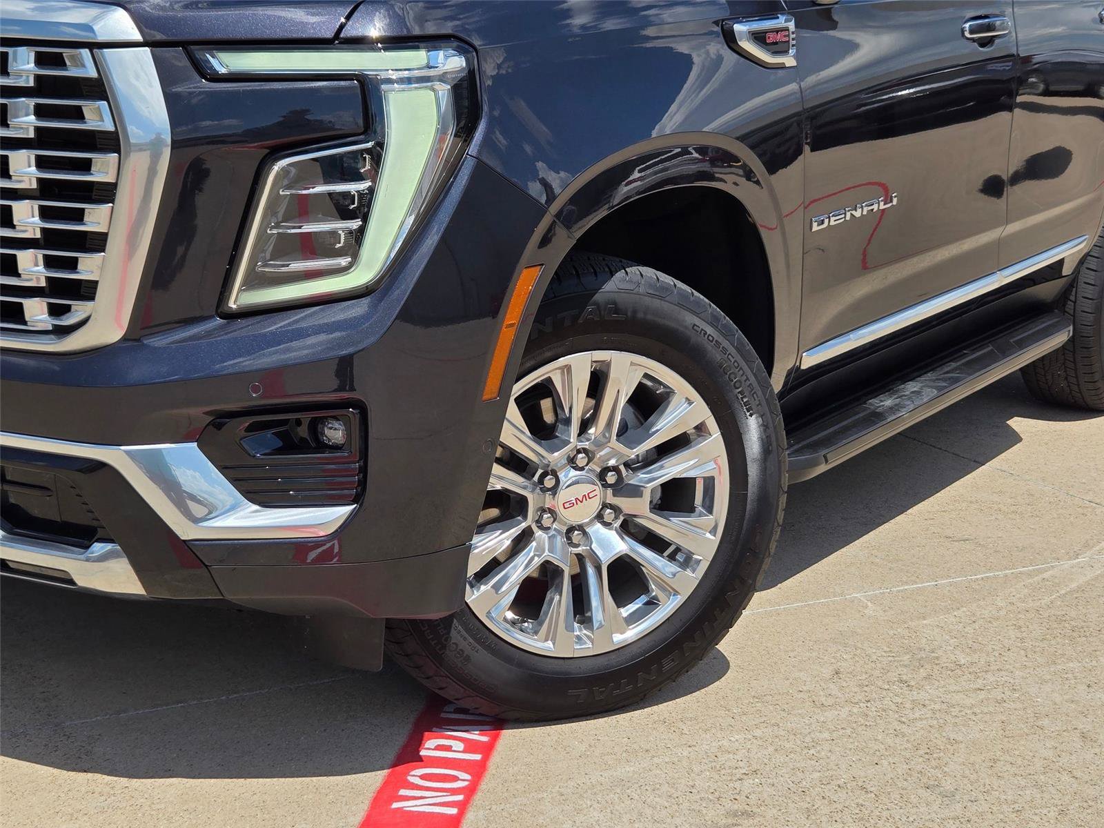 Used 2025 GMC Yukon Denali RWD image 7