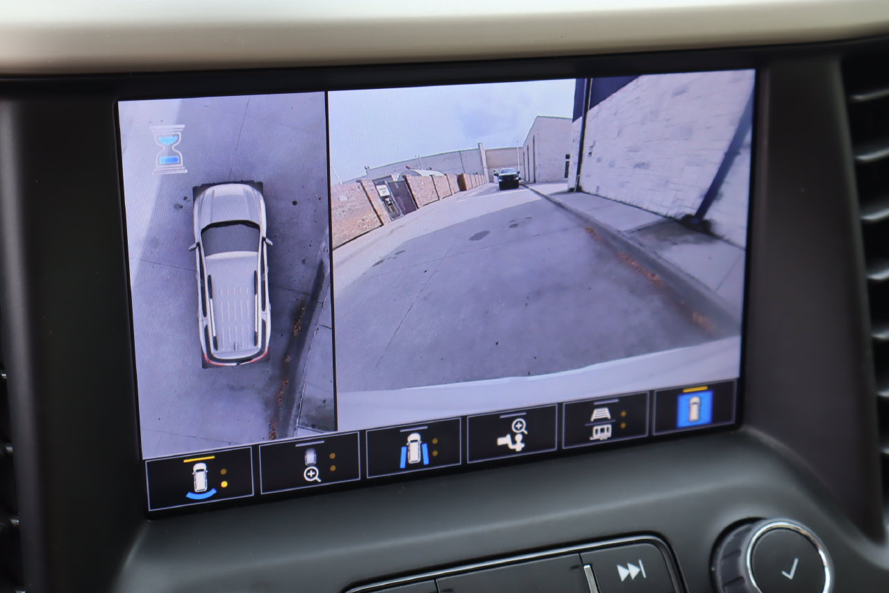 Used 2023 GMC Acadia Denali w/ Denali Ultimate Package FWD image 9