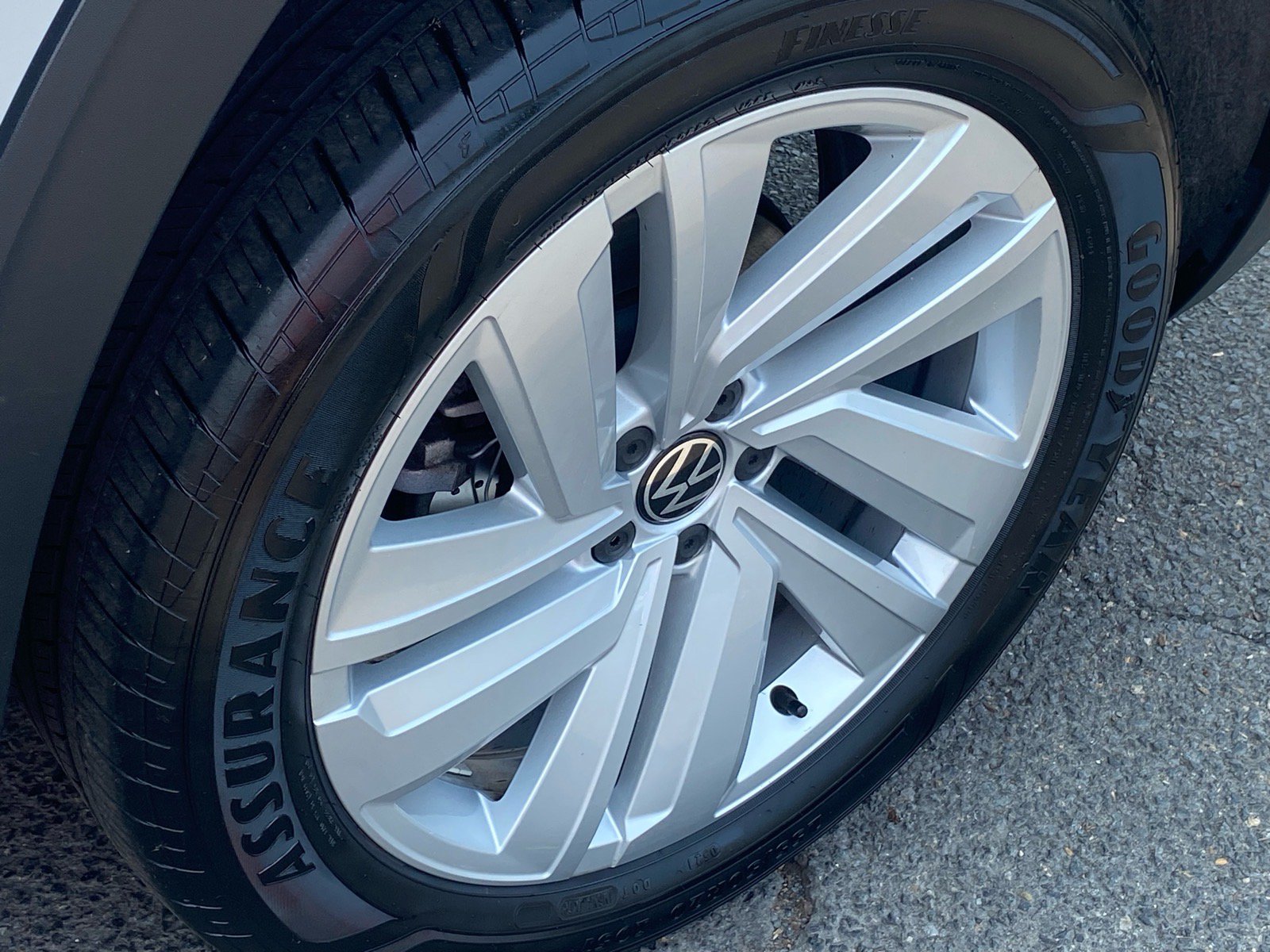 Certified 2023 Volkswagen Atlas Cross Sport SE w/ Panoramic Sunroof Package AWD/4WD image 20