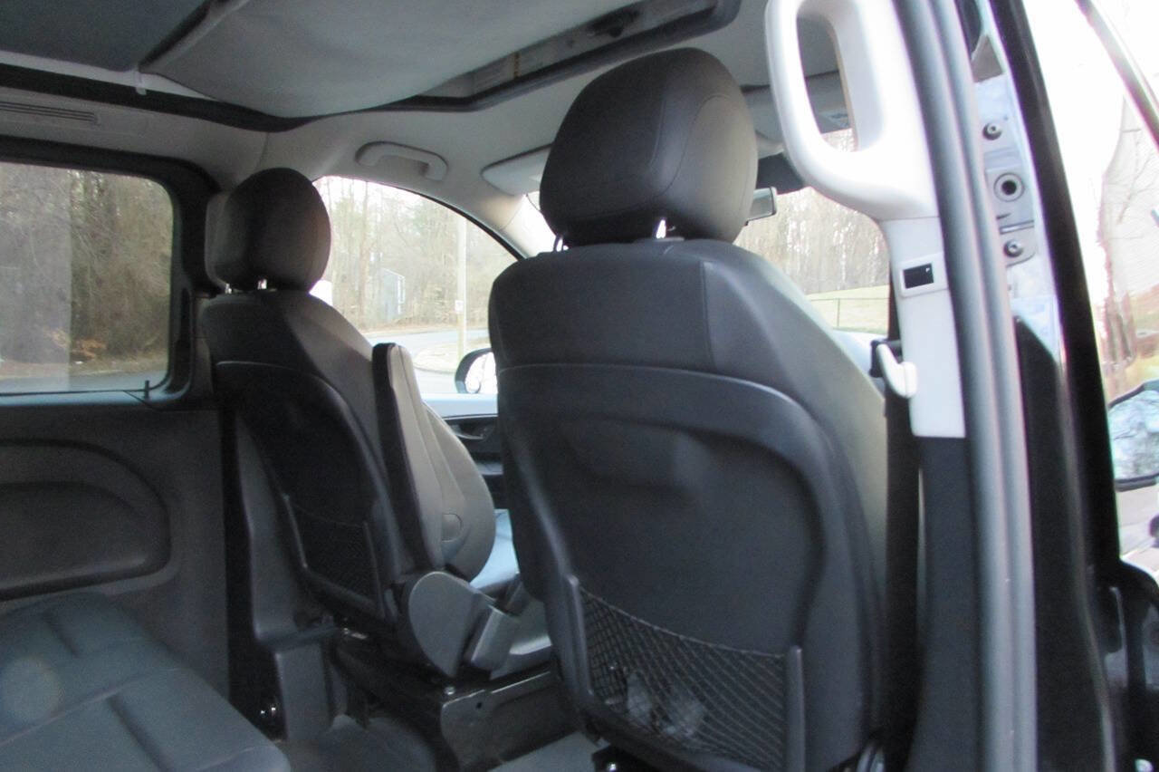 Used 2018 Mercedes-Benz Metris Passenger image 32