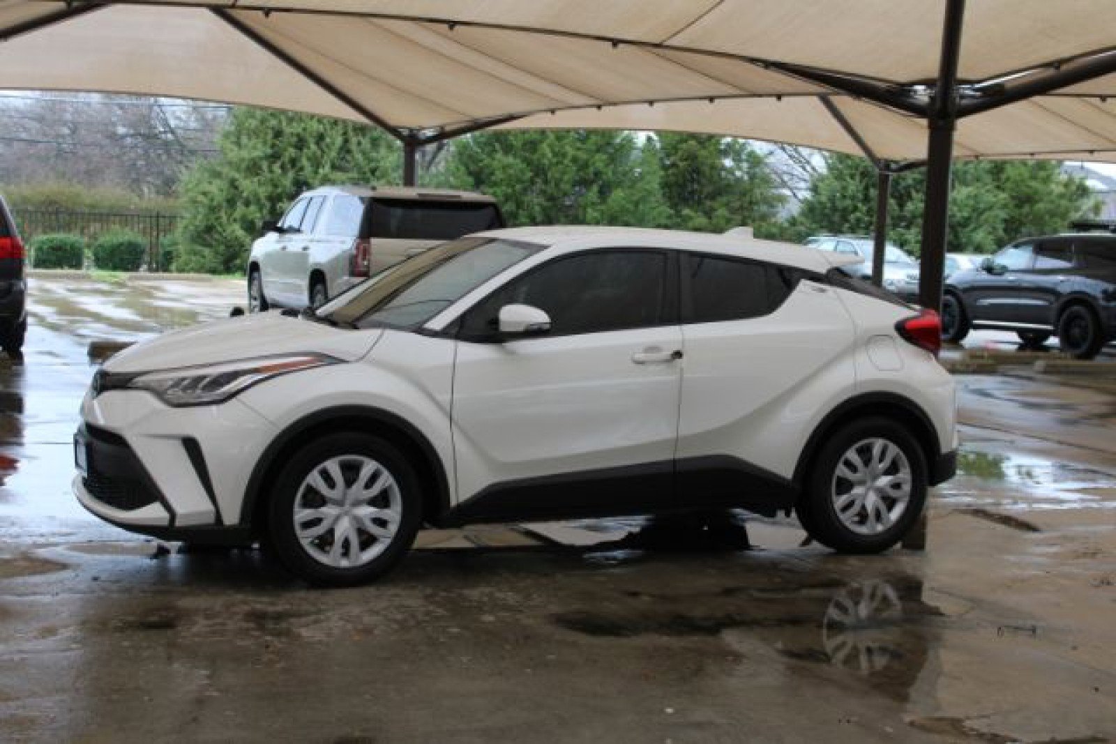 Used 2020 Toyota C-HR LE image 5