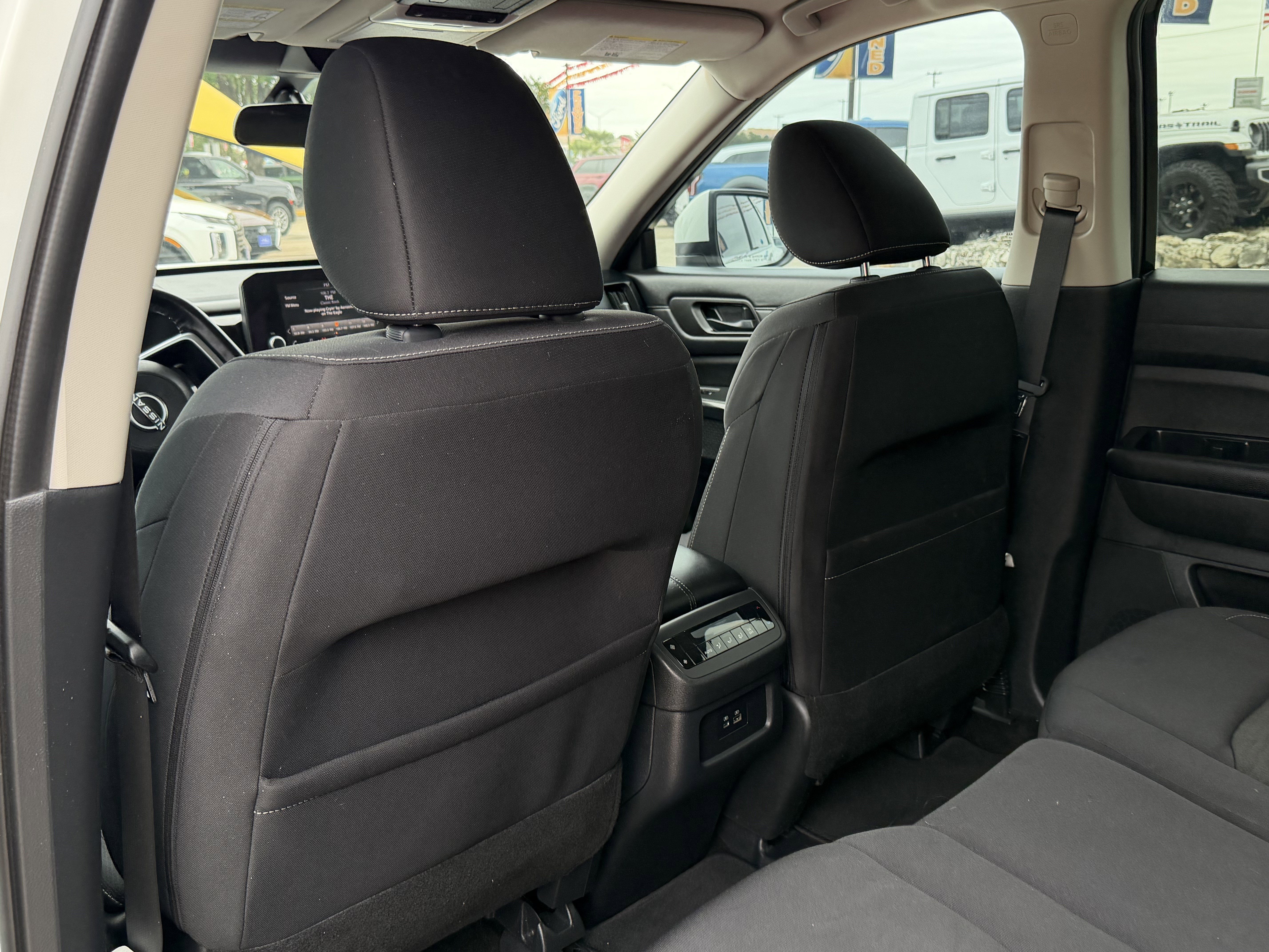 Used 2024 Nissan Pathfinder SV FWD image 12