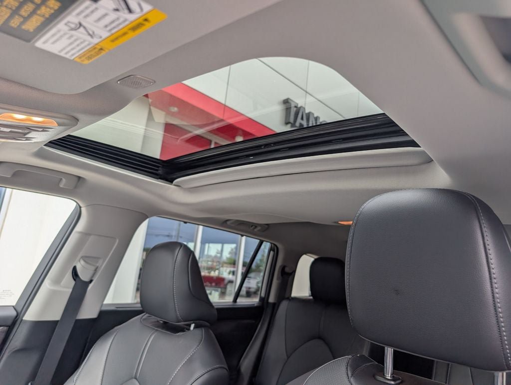 Certified 2025 Toyota Highlander Limited AWD/4WD image 28