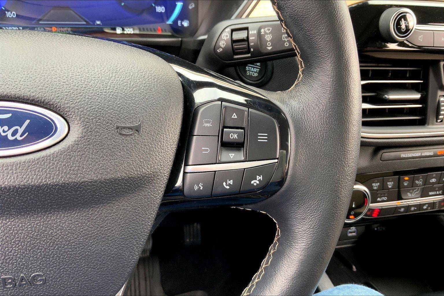 Used 2022 Ford Escape Titanium w/ Titanium Elite Package image 18