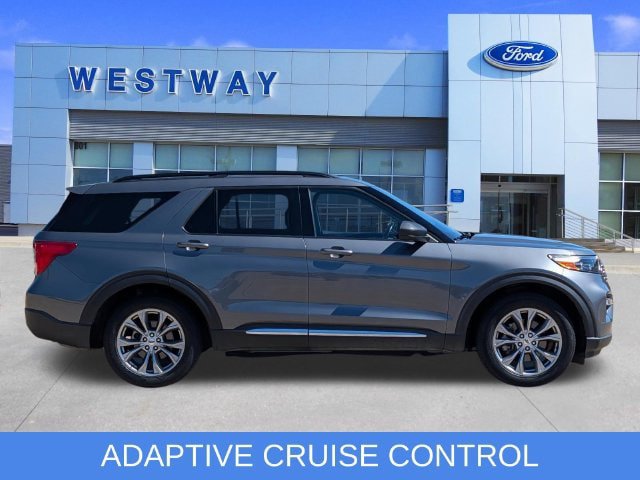 Used 2022 Ford Explorer XLT w/ Equipment Group 202A RWD image 2
