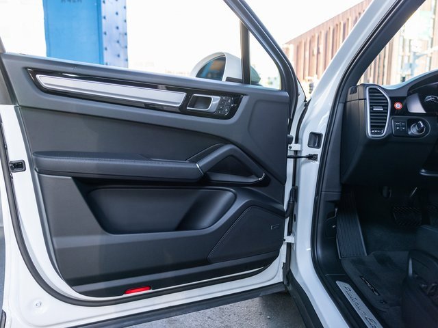 Certified 2023 Porsche Cayenne Platinum Edition w/ Premium Package Plus image 26