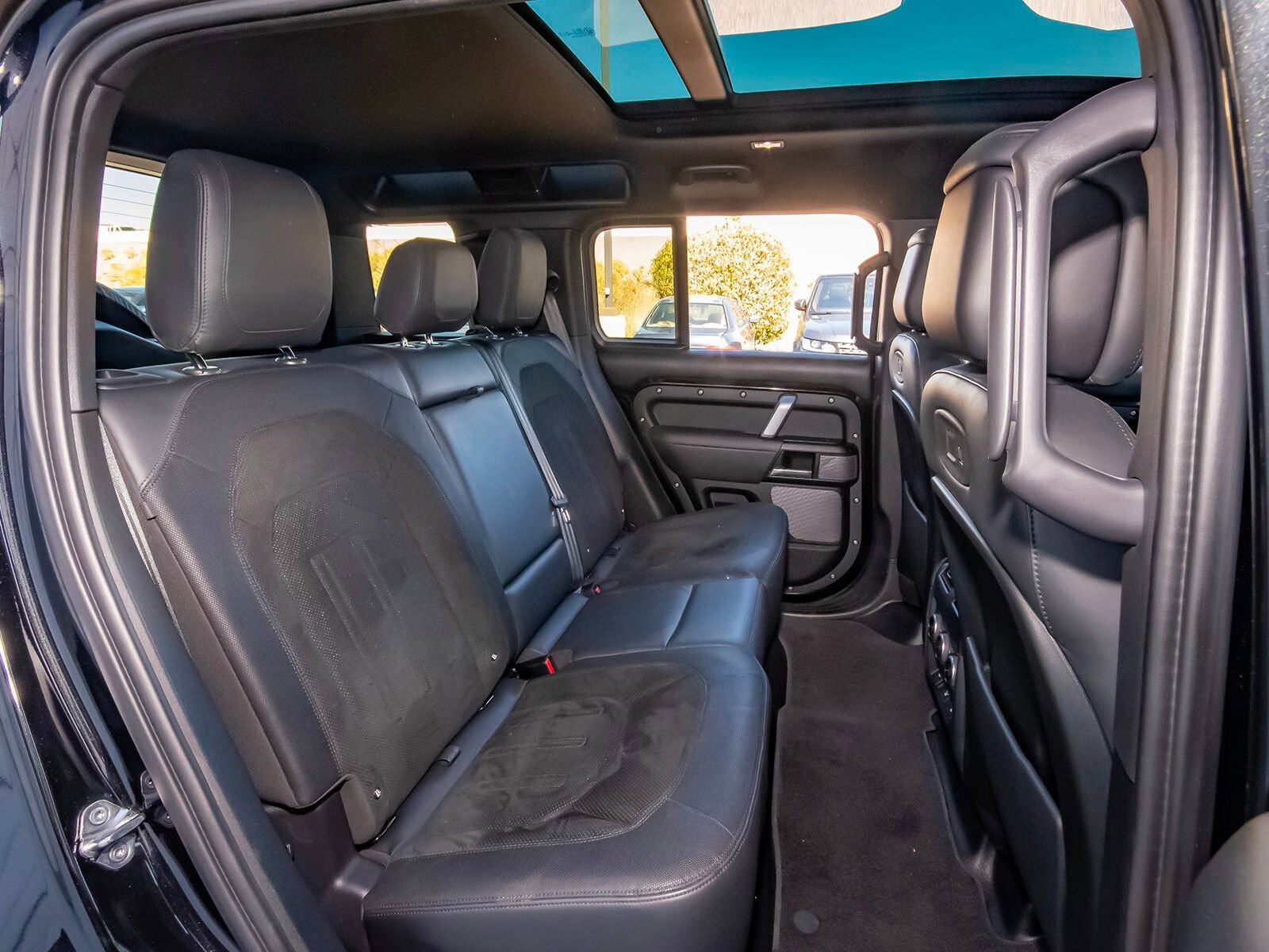 Used 2022 Land Rover Defender 110 V8 image 48