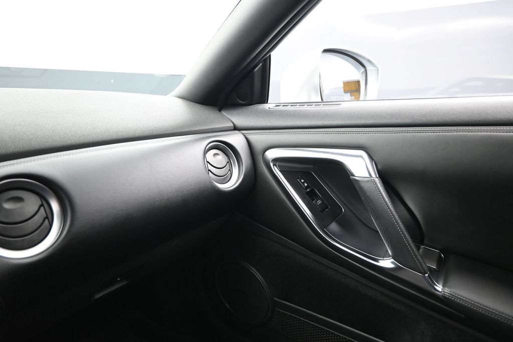 Used 2011 Nissan GT-R Premium AWD/4WD image 16