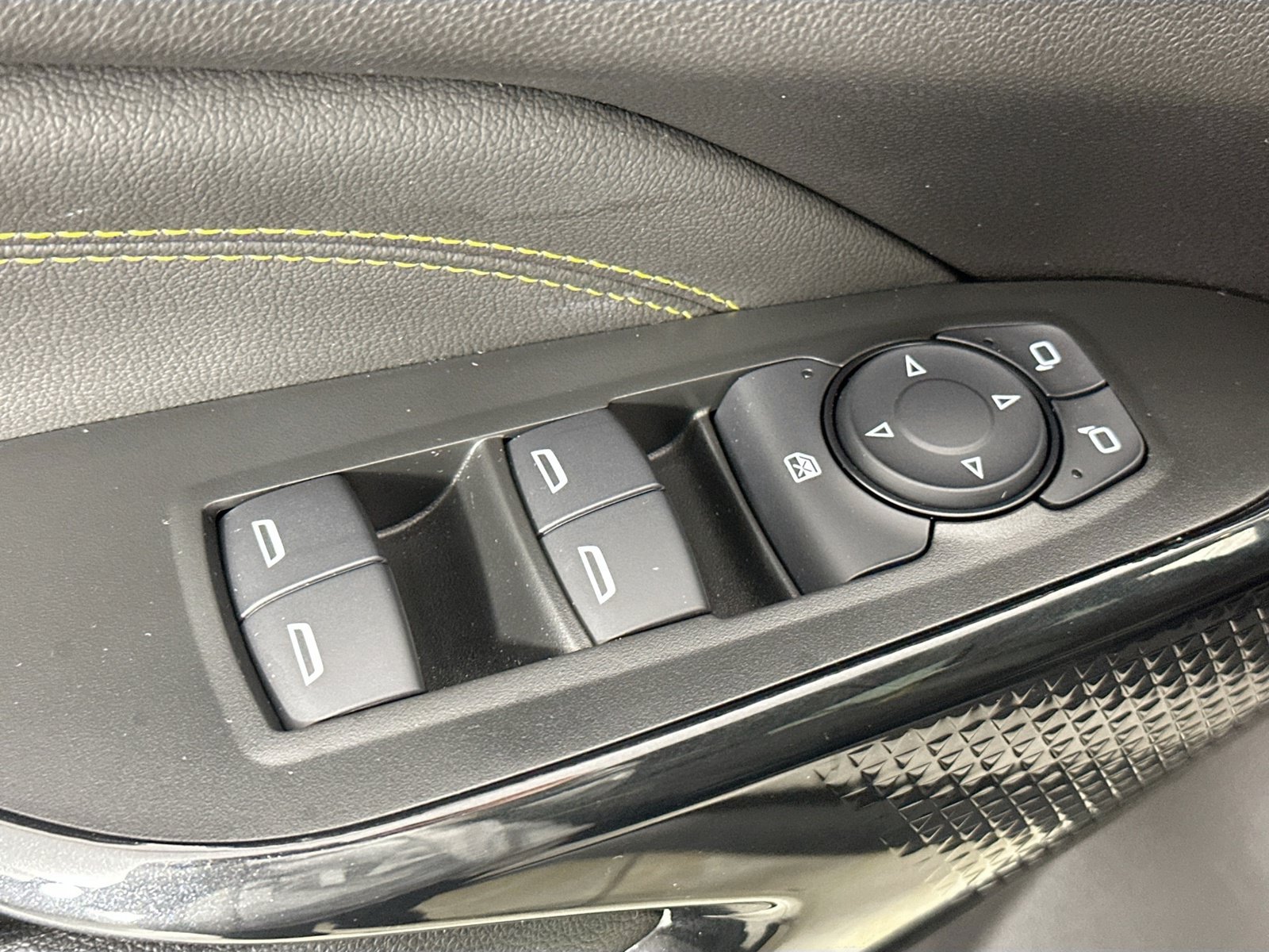 Used 2026 Chevrolet Trax ACTIV w/ Sunroof Package FWD image 17