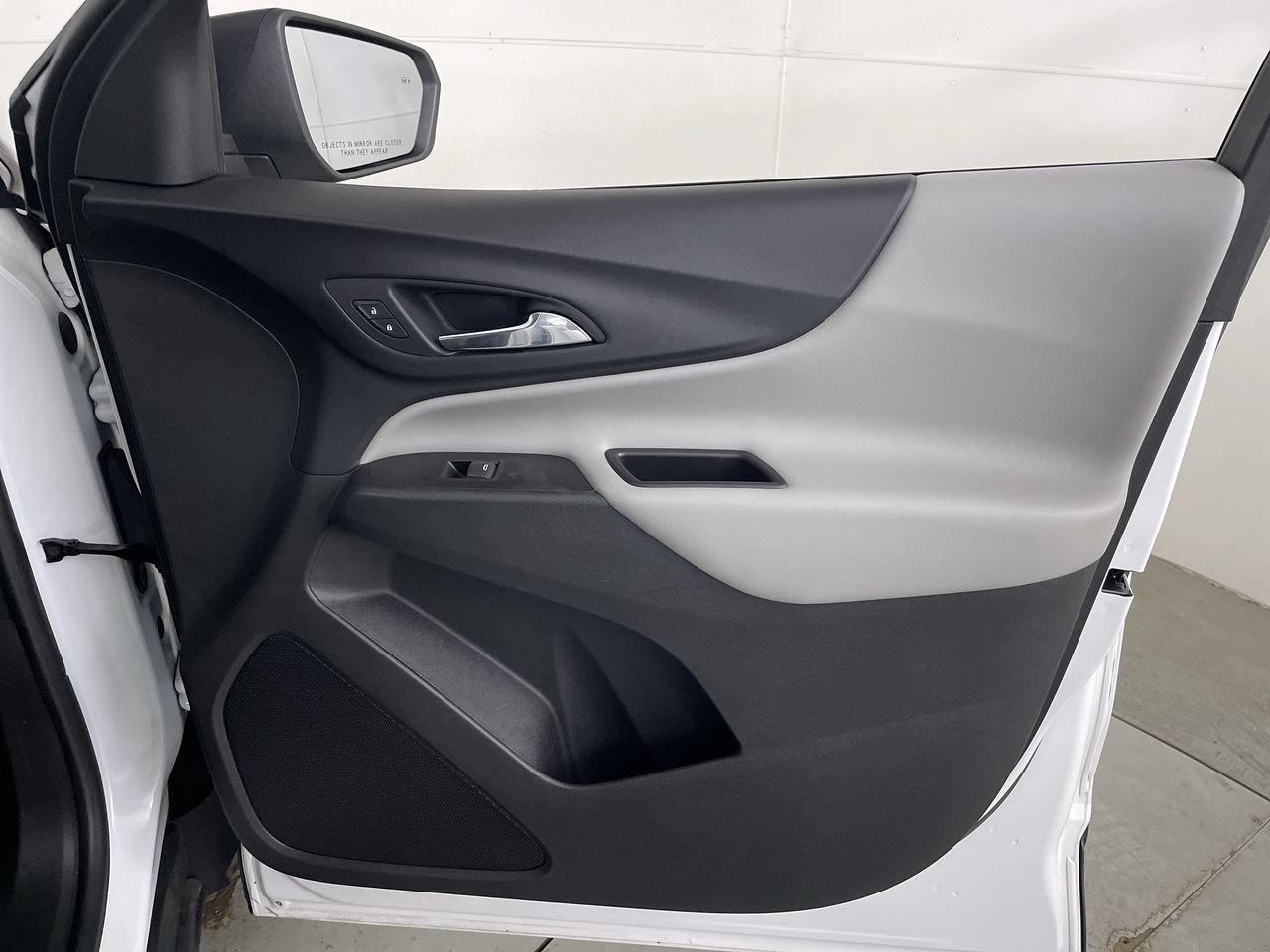 Used 2022 Chevrolet Equinox LS AWD/4WD image 23