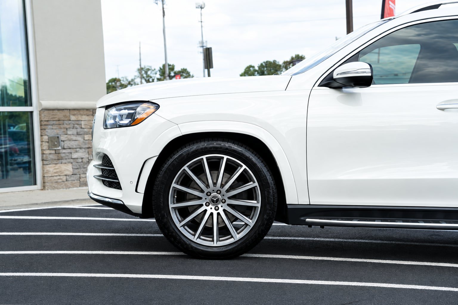 Used 2023 Mercedes-Benz GLS 450 4MATIC image 10