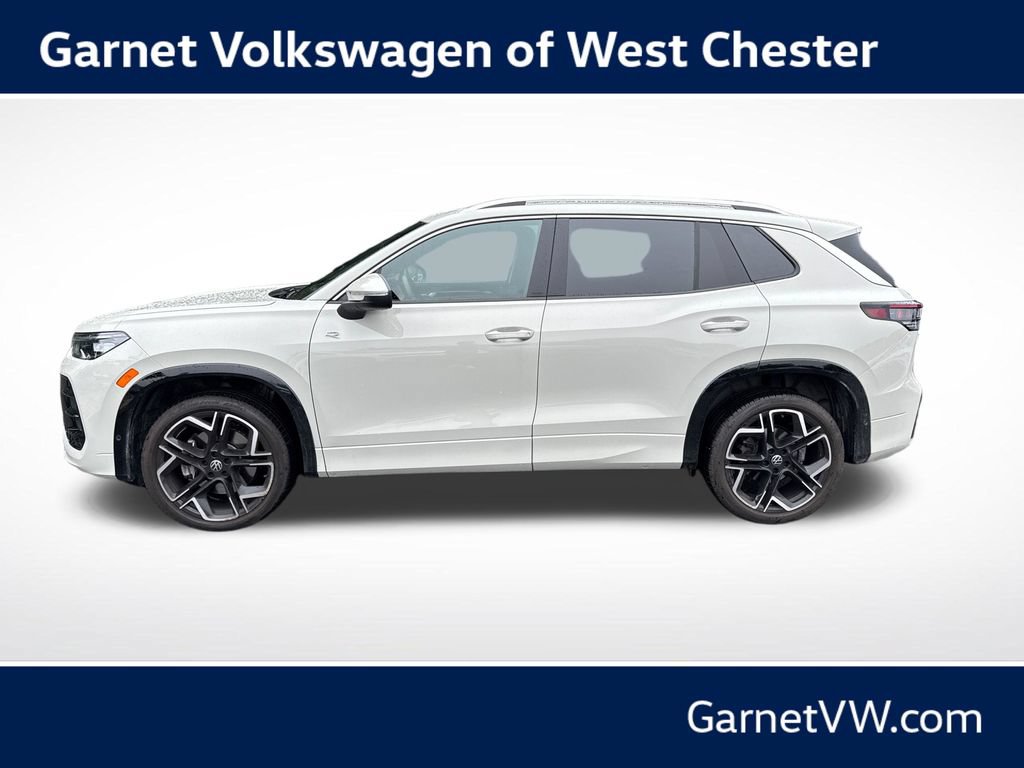 Used 2025 Volkswagen Tiguan SEL R-Line AWD/4WD image 2