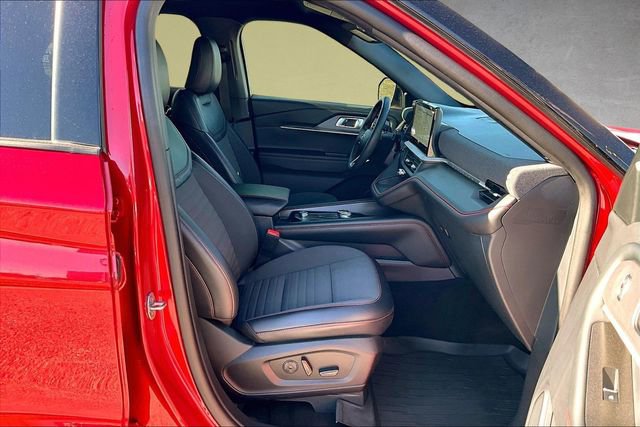 Used 2025 Ford Explorer ST-Line w/ Premium Package image 7