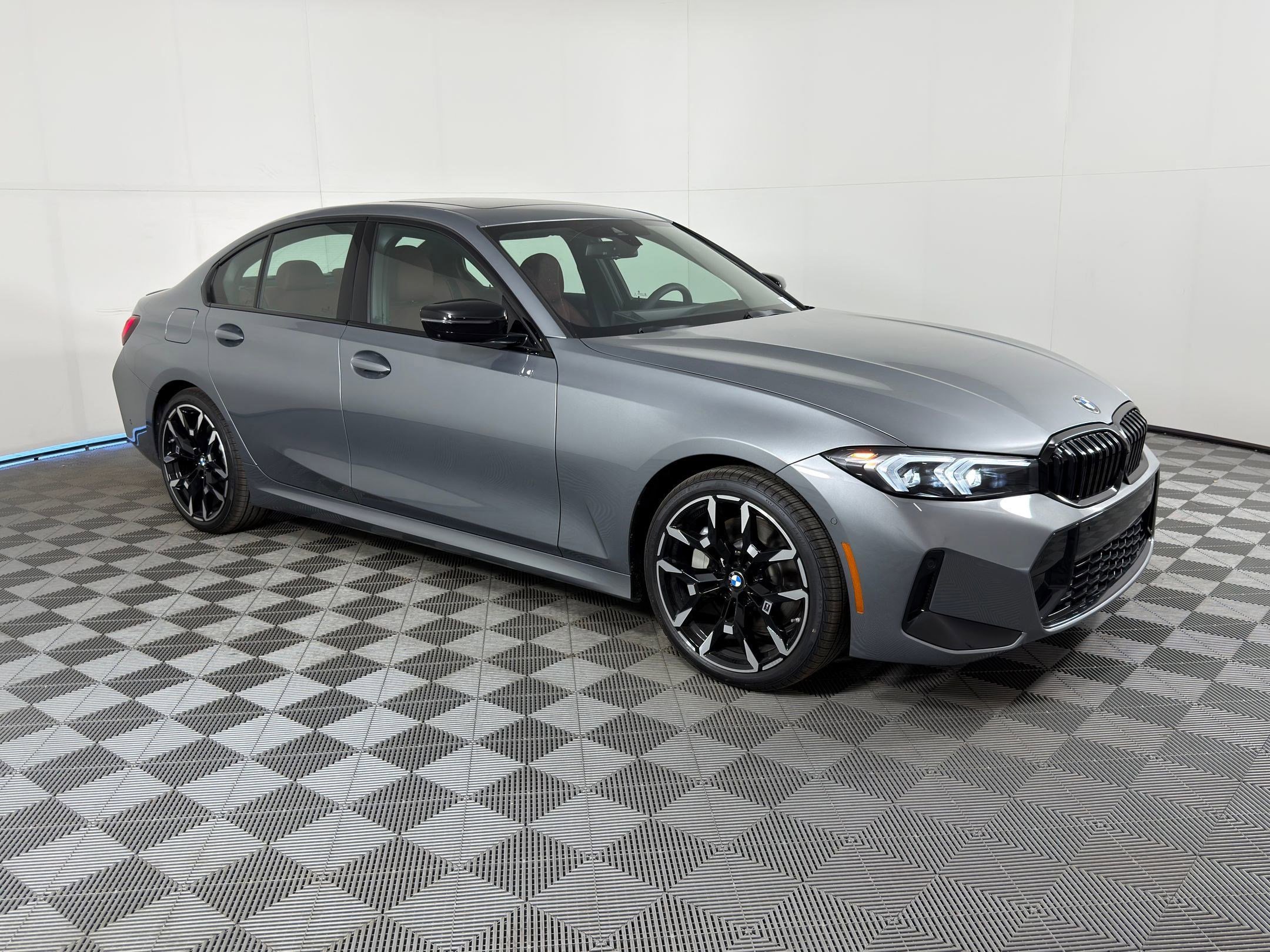 Used 2026 BMW 330i Sedan w/ M Sport Package image 6