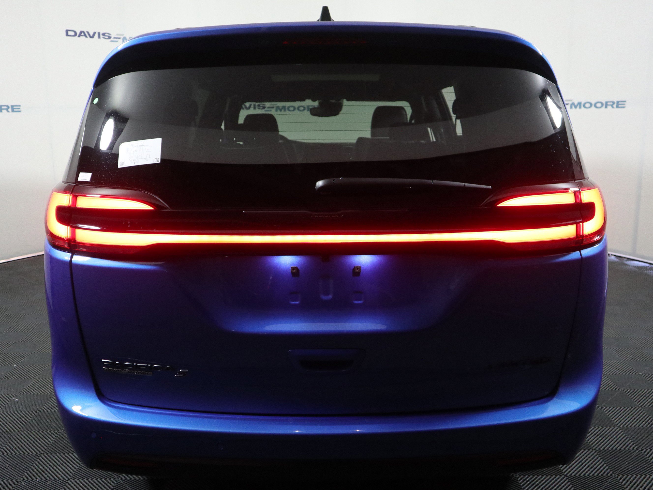 New 2026 Chrysler Pacifica Limited w/ S Appearance Package image 7